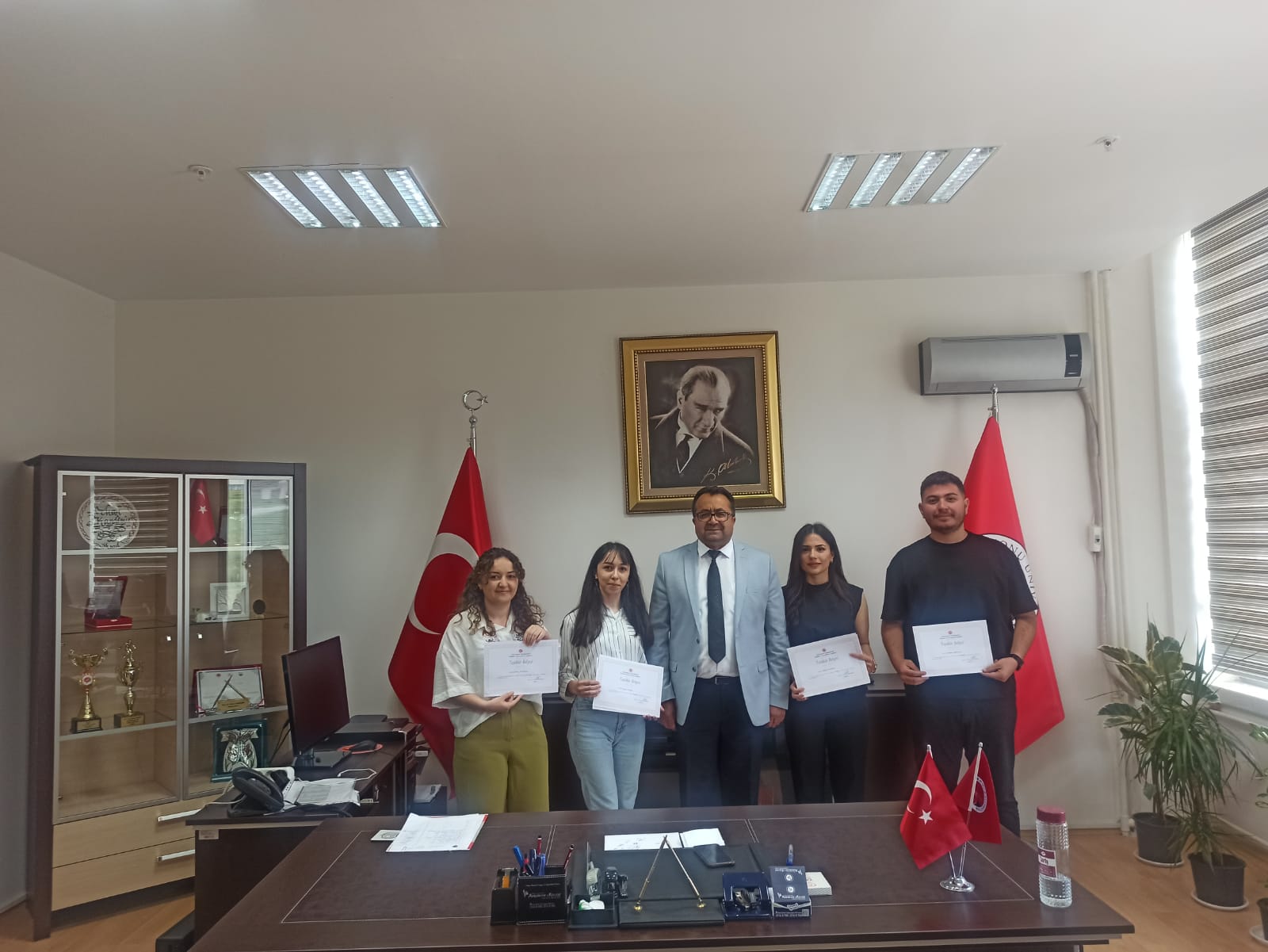 Fakültemizde Dereceye Giren Öğrencilere Teşekkür Belgesi Verildi