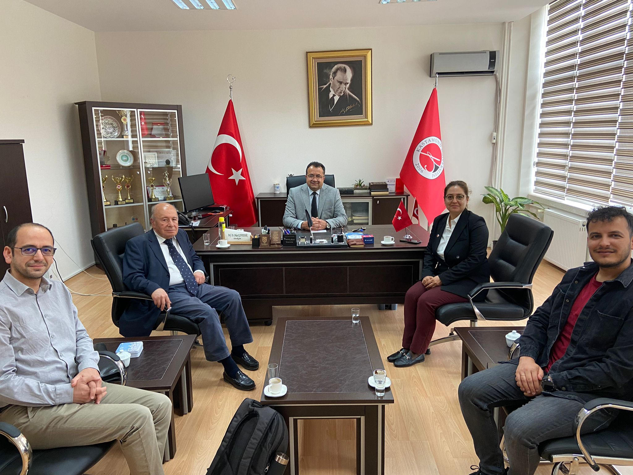Emekli Başkonsolos Ahmet Funda Tezok’dan Dekanımıza Ziyaret