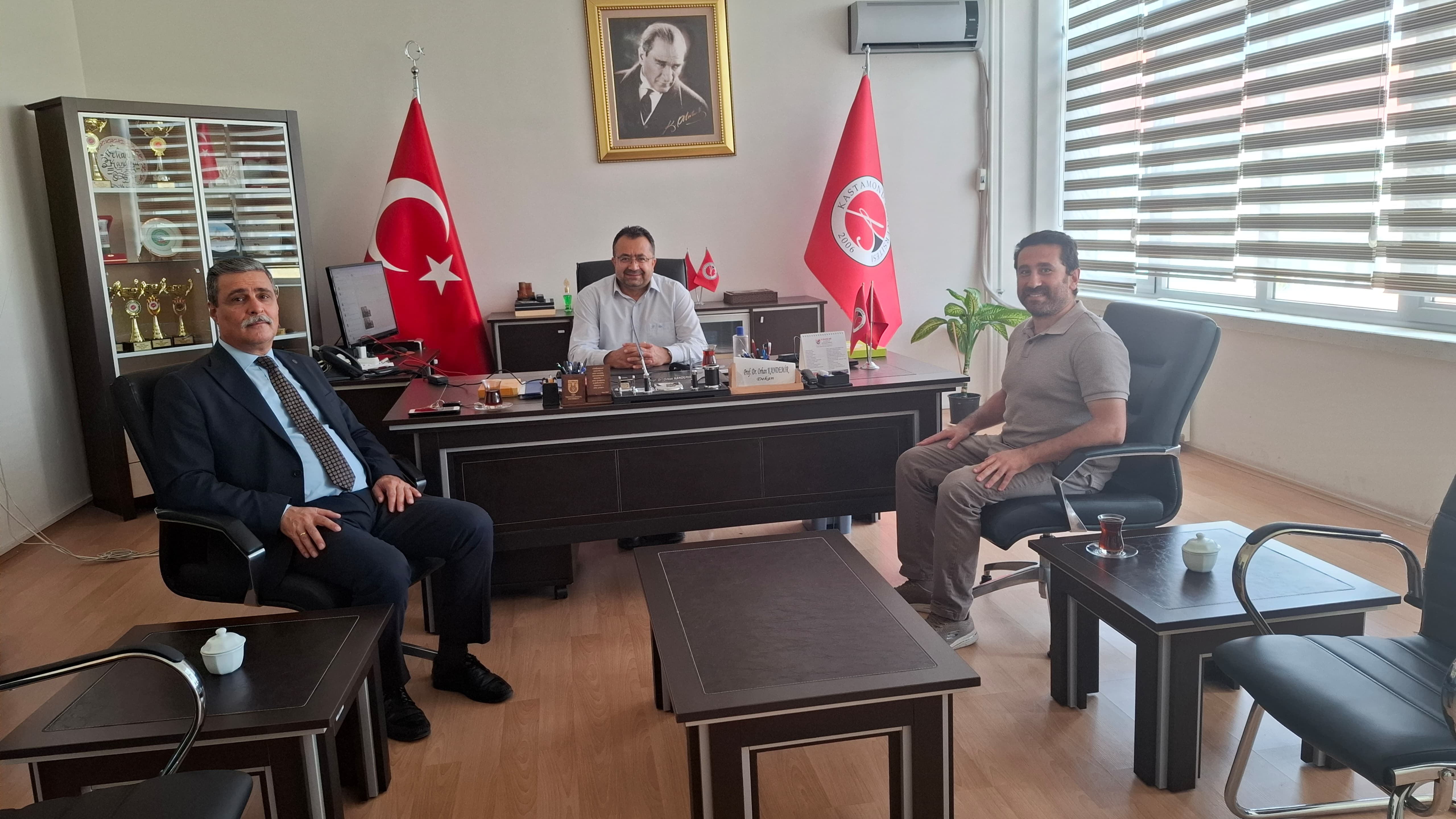 İnsan ve Toplum Bilimleri Fakültesi Dekanı Prof. Dr. Mehmet Serhat Yılmaz'dan Dekanlığımıza Ziyaret