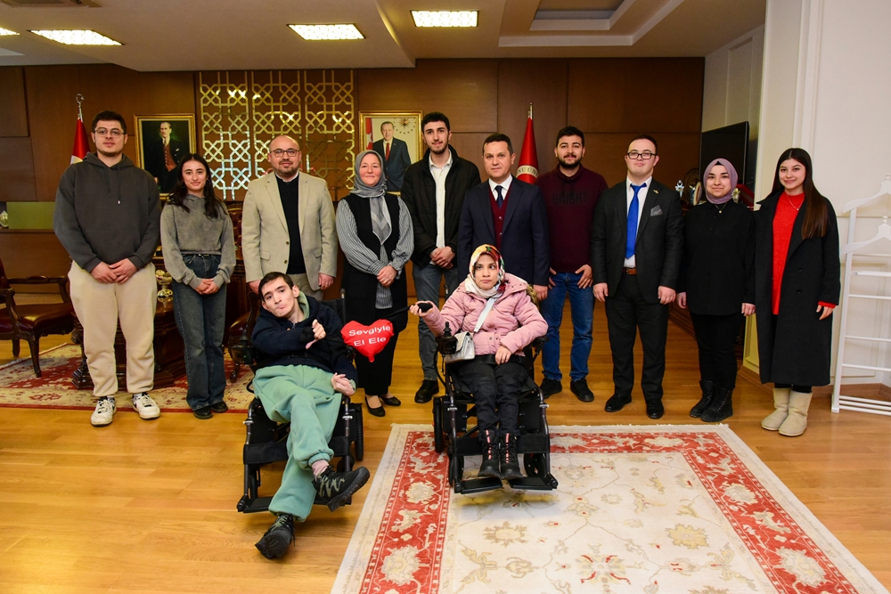 “Engelsiz Geleceğe Genç Dokunuş Projesi”ne Destek
